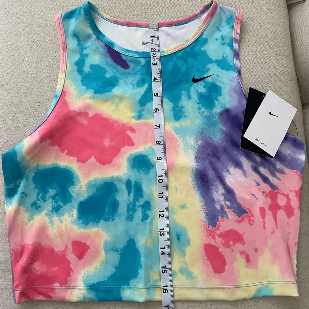 NWT Nike women’s active wear workout top